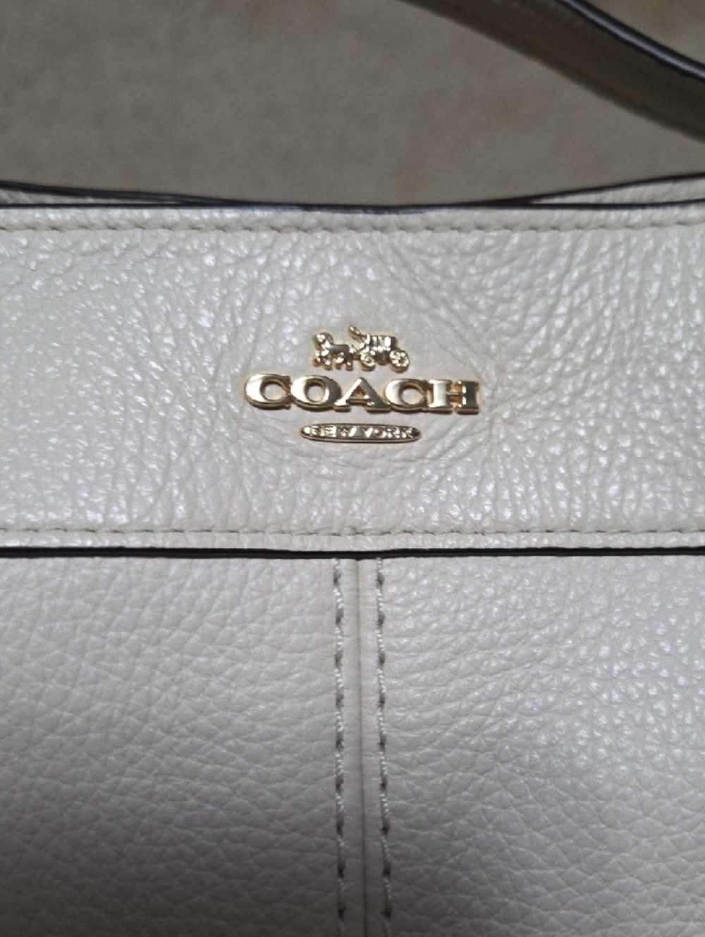Coach Cream Leather Shoulder Bag with Gold Logo - Picture 2 of 13